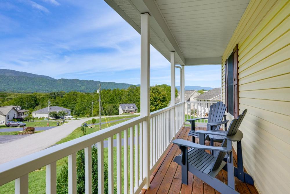 Charming Shenandoah Retreat with Deck!